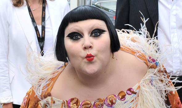 ... <b>Beth Ditto</b> ... - beth-ditto-opent-defile-jean-paul-gaultier_667x1000