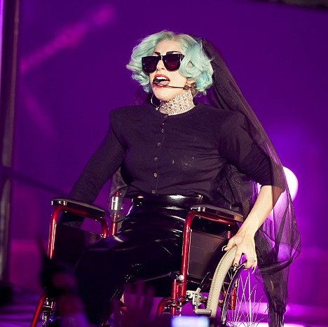 lady_gaga_wheelchair