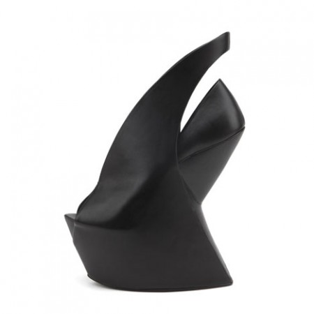 United-Nude-designs-sculptural-shoes-for-Iris-van-Herpens-Biopiracy-fashion-collection_dezeen_11