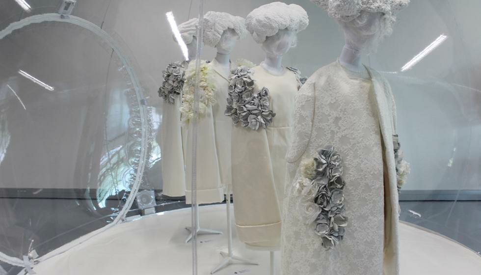 Comme des Garçons: WHITE DRAMA