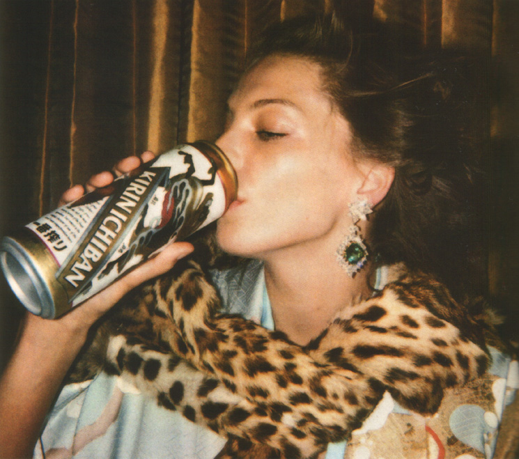 06376_Daria_Werbowy_Ph_Terry_Richardson_-Extase_dAsie-_Vogue_FR_Aout_2004_5_123_103lo