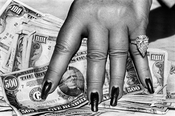 1970-01-01-undefined_0711art_1_harder_newton_fat_hand_600