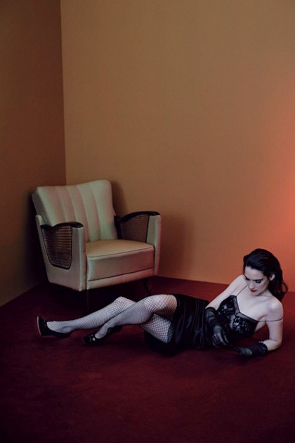 winona-ryder-interview-photoshoot-2013-10-420x630