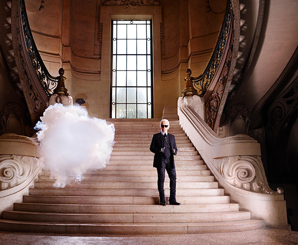 Berndnaut-Smilde_-The-In-Cloud---Kar-l-Lagerfeld_-2013_-Courtesy-the-artist_-Harper’s-Bazaar-and-Ronchini-Gallery.-Photo-credit-Simon-Procter-.