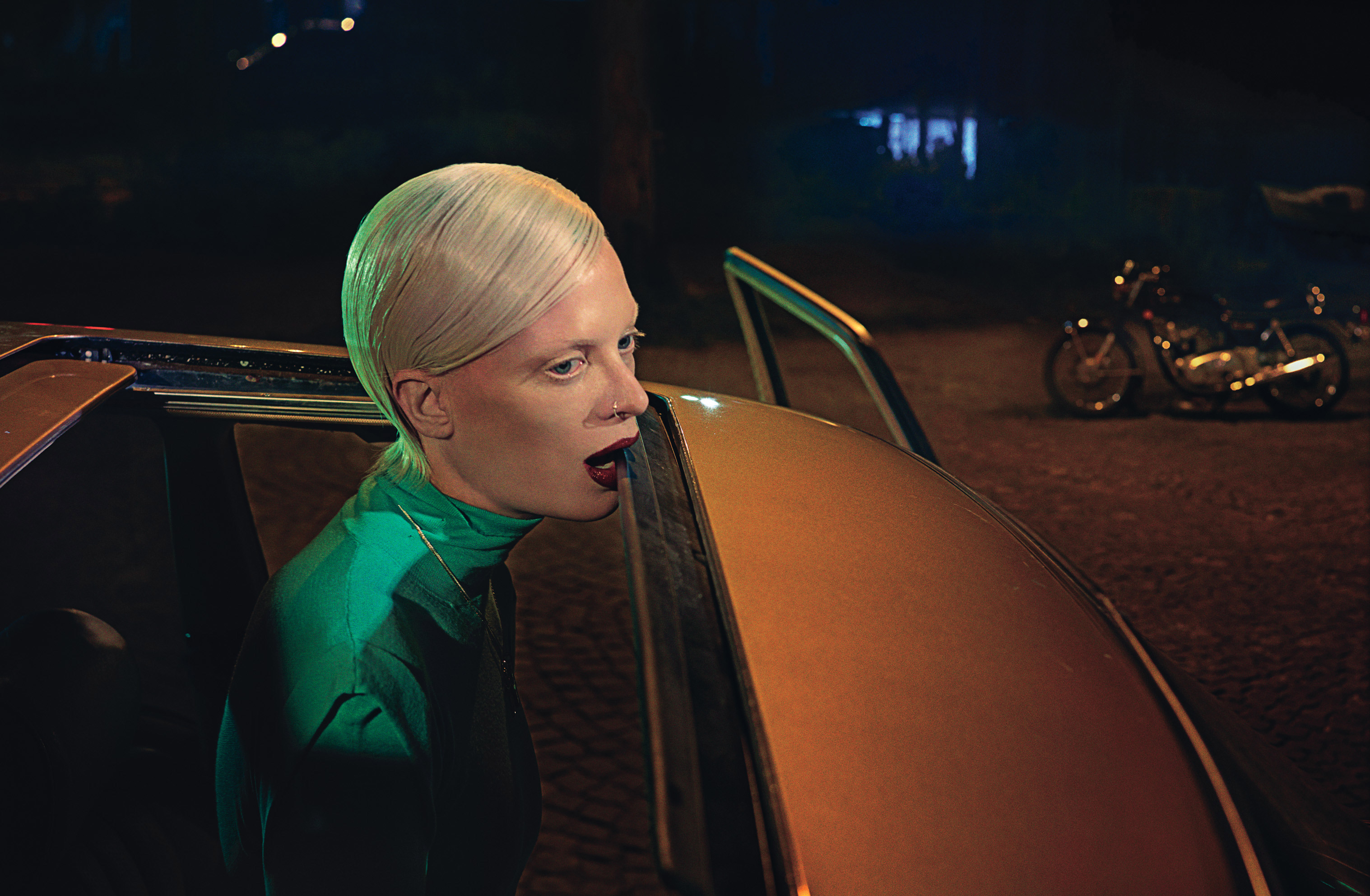 fass-kristen-mcmenamy-crystal-renn-nighttime-adventure-05