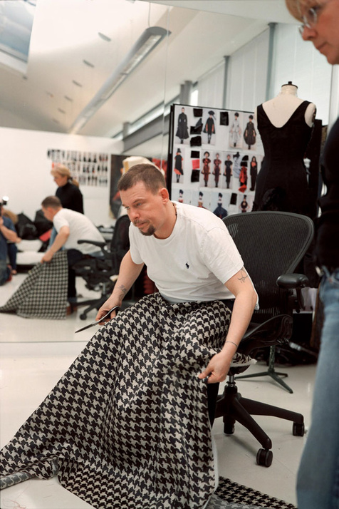 alexander-mcqueen-book-photographs-nick-waplington-27622