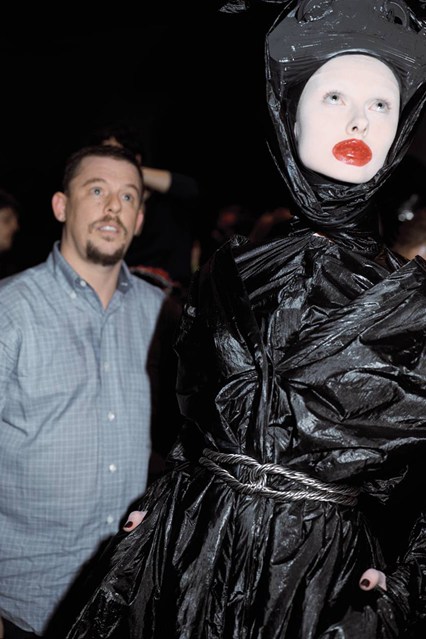 alexander-mcqueen-working-process-vogue-9sept13-Nick-Waplington_426x639