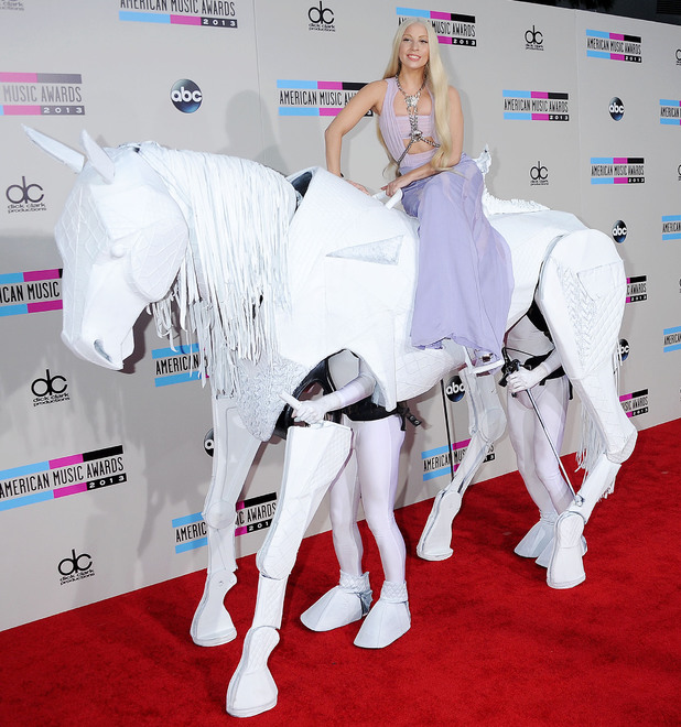 lady-gaga-horse-amas