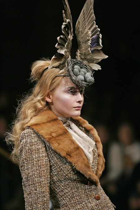 Birds_Nest_Headdress_made_with_Swarovski_Gemstones_by_Philip_Treacy_and_Shaun_Leane_for_Alexander_McQueen_AW_2006