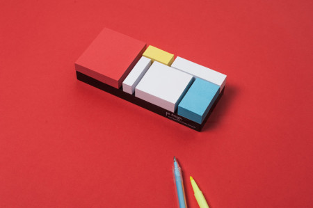 pa-design-monde-riant-mondrian-sticky-notes-catherine-denoyelle-assia-quetin-designboom-05
