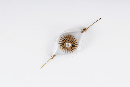 jewelry-harvesiting-energy-from-its-wearers-2