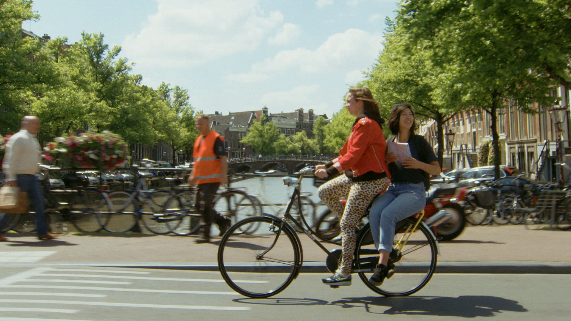 YELLOW BACKIE: AMSTERDAM STYLE HITCHHIKING